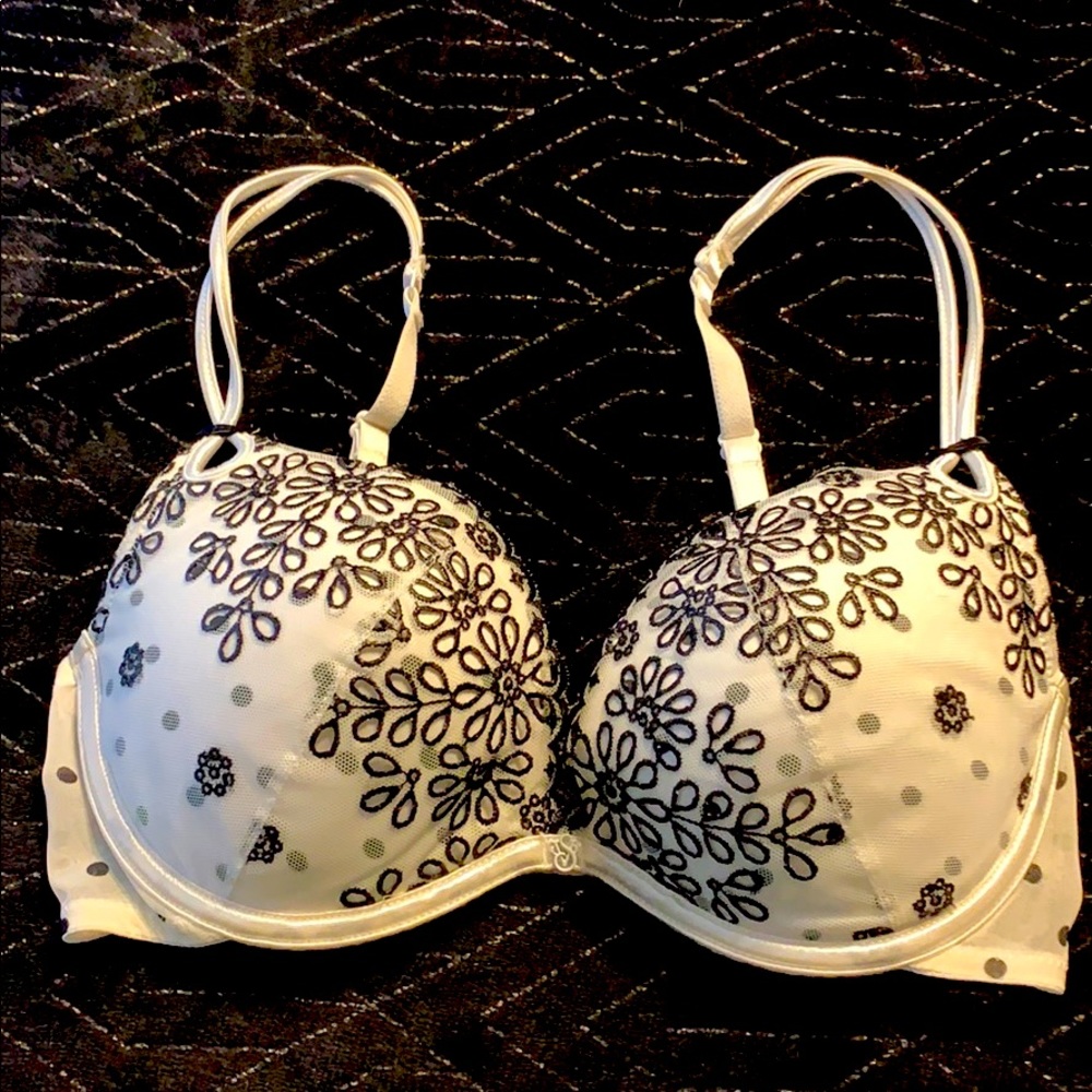 White Victoria’s Secret bra